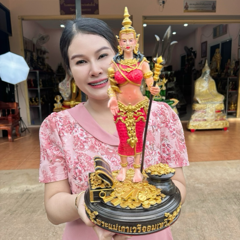 พระแม่เกาเวรีจอมเทวี(พระมเหสีท้าวเวสสุวรรณ) สูง 14 นิ้ว ฐาน7นิ้ว งานพุทธศิลป์แร่เหล็กน้ำพี้