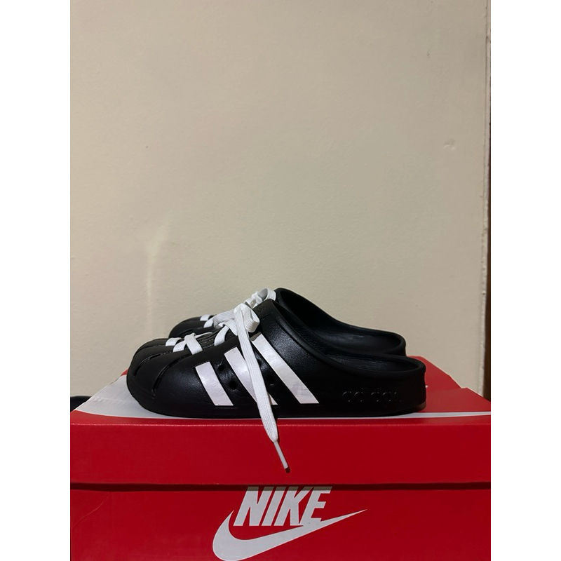 adidas มือสองของแท้🍒 42 26.5-27cm สีขาวแถบดำ