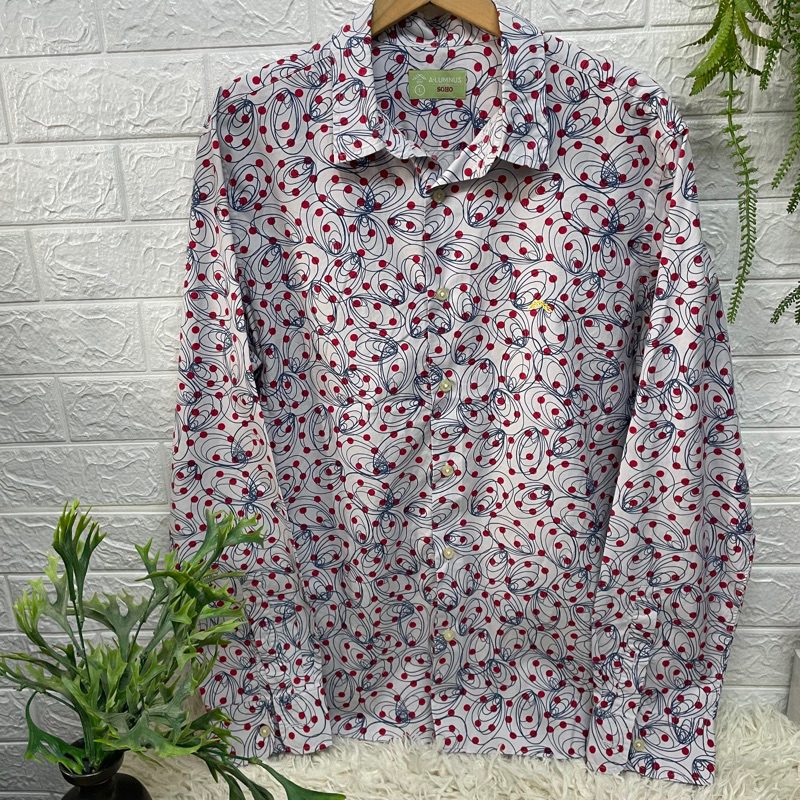 เสื้อเชิ้ต แขนยาว A-Lumnus Size L  Brand ดังใน Central ผ้าดีมาก ใหม่มือ 1 Size L อก 42 ยาว 28 นิ้ว ร