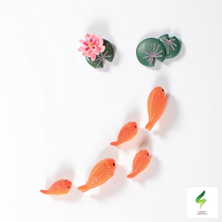 โมเดลปลาจิ๋วสีส้ม เล็ก ใหญ่ ตุ๊กตาปลาจิ๋ว ตกแต่งสวน สวนถาด โมเดลดอกบัว ดอกบัว ต้นบัว ตุ๊กตาจิ๋ว