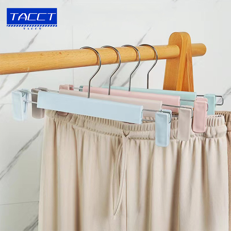 TACCT (5ชิ้น/10ชิ้น/15ชิ้น) ไม้แขวนเสื้อพลาสติกราคาถูกที่สุด มีคลิปในตัว หนีบได้ 2 ชั้น มีความกว้าง 30 ซม. และ 20 ซม