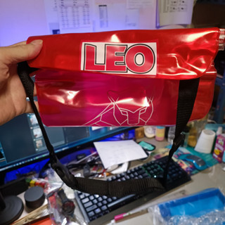 กระเป๋าคาดเอว กันน้ำ สีแดง LEO กระเป๋าสงกรานต์