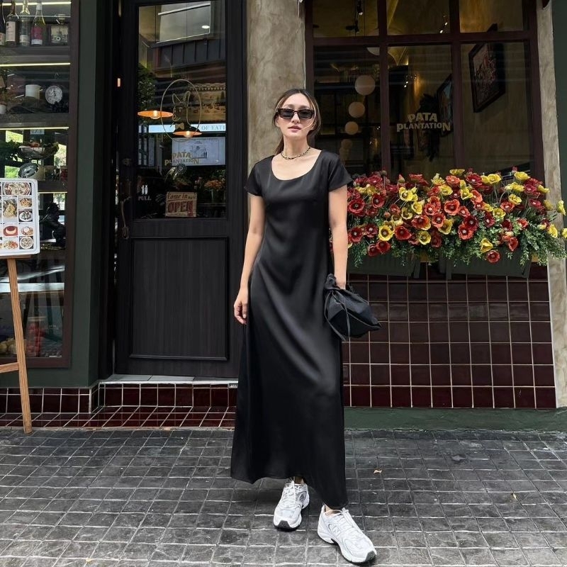 เดรสยาวผ้าซาติน​ ร้าน​IG​  ร้านknockknockth​