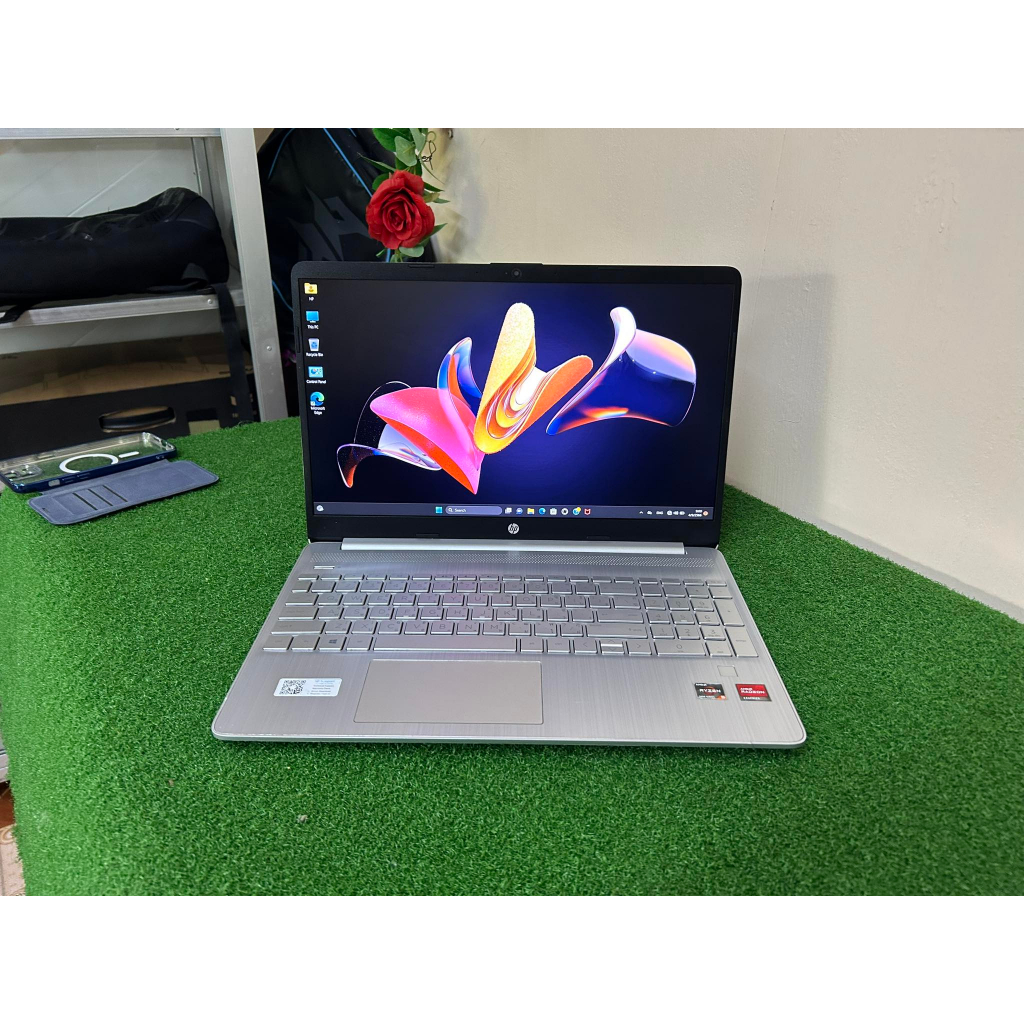 Notebook Hp Workstation business class 15s-eq2068AU (Silver) บางเบา พกพาสะดวกสบายค่ะ