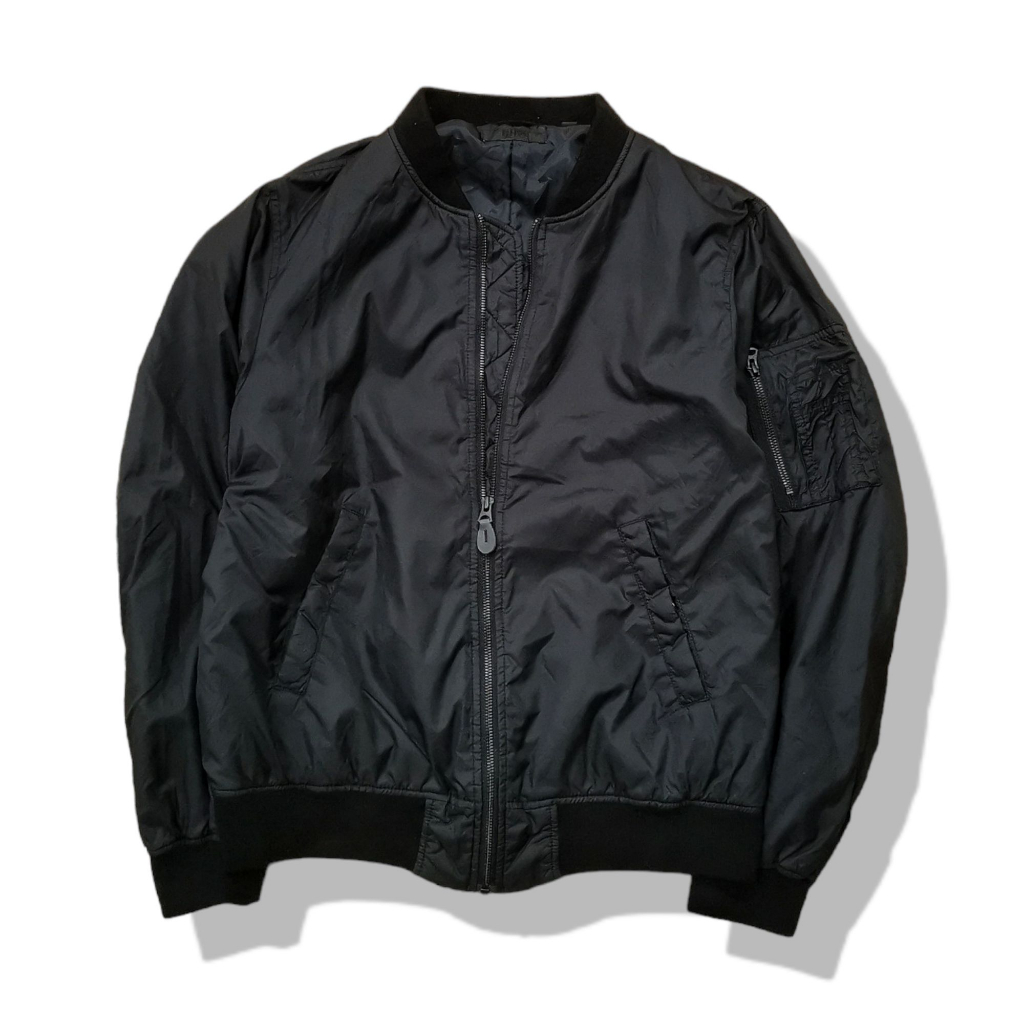 Uniqlo Black Bomber Jacket(L) มือสอง รอบอก 46”