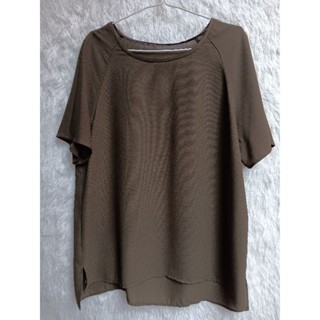 เสื้อคอกลม มินิมัล มีเขียวขี้ม้า หน้าสั้น หลังยาว ไซส์ประมาณ L