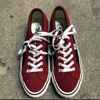 รองเท้า Vans vintage Lampin สีดำแดง สินค้ารายละเอียดตามรูปภาพเลยน่ะค่ะ  Size 43  US 10’  28 CM’