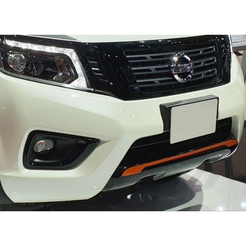 สติ๊กเกอร์เส้นส้ม กันชนหน้า Nissan Navara