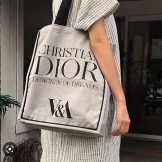 พร้อมส่ง‼️ แท้ 💯 Dior กระเป๋า Tote Bag Christian Dior Designer of Dreams V&amp;A London Limited Edition