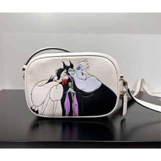 (ผ่อน0%) กระเป๋าสะพายข้าง Coach Disney X Coach Mini Jamie Camera Bag With Villains Motif CC319 หนังสีขาว 7 นิ้ว limited