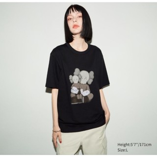 Uniqlo x Kaws สีดำไซส์ L ของแท้100%