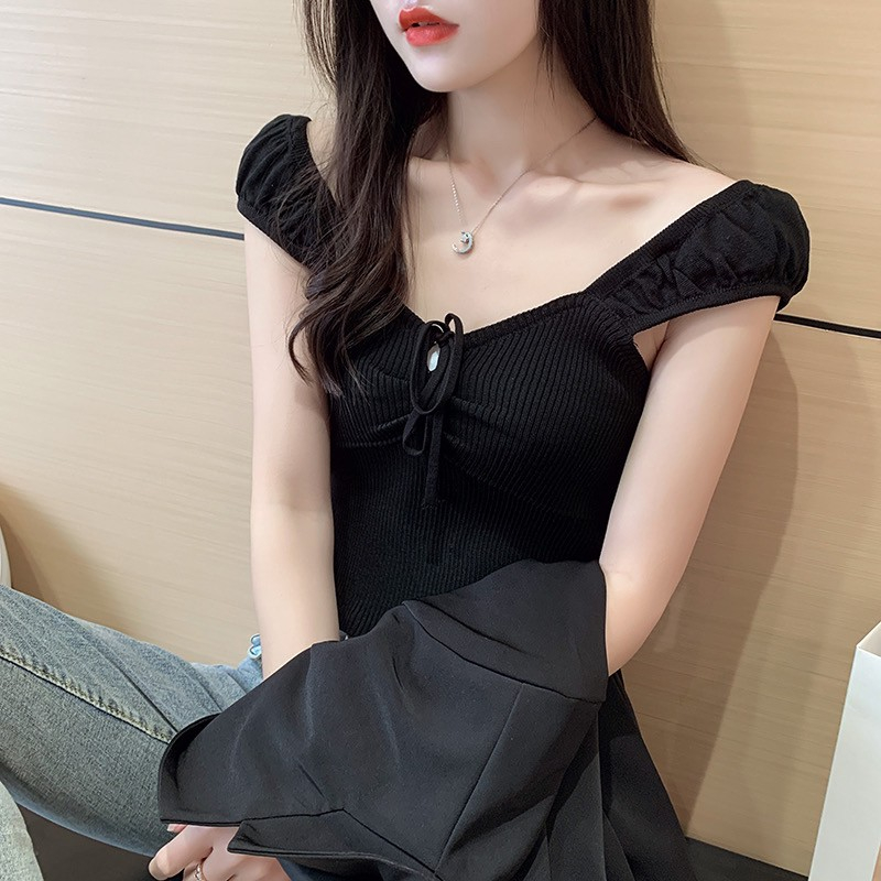 ส่งด่วน เสื้อครอปไหมพรมคอกว้าง สายเกาสายฝอใส่ได้ ใส่สบายไม่ติดแขน อกยืดได้เยอะมากๆ