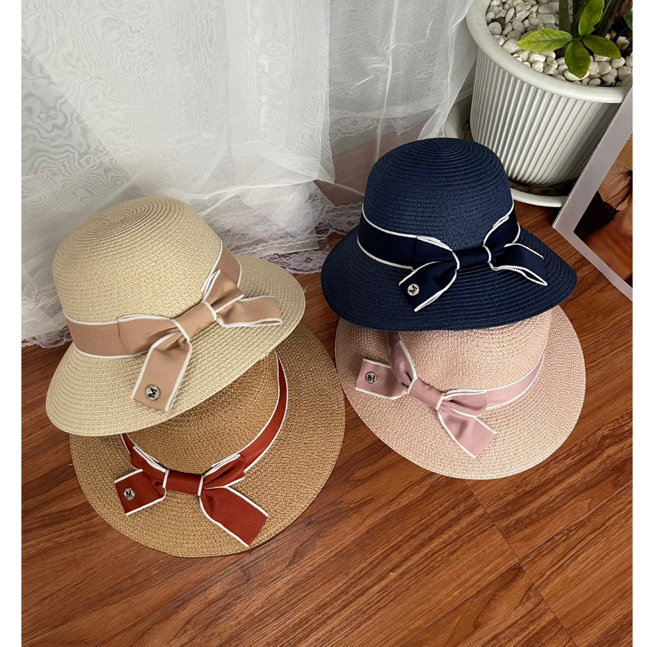 หมวกสานทรงกลม หมวกกันแดด แต่งโบว์M สินค้าพร้อมส่ง (A046)
