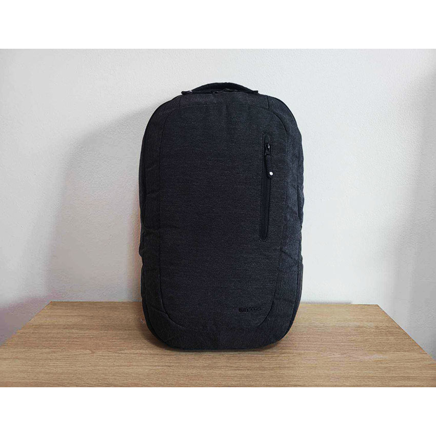 กระเป๋าเป้ใส่ Notebook แบรนด์ INCASE สีเทาดำ สวยๆ