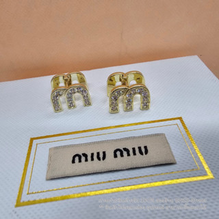 Miu Miu logo-plaque stud earrings ต่างหู มิว มิว ตัวโลโก้ ใส่ได้ 2 ด้าน พร้อมส่งในไทย ฝั่งเพชร และ สี งานสวย งานเคลือบ