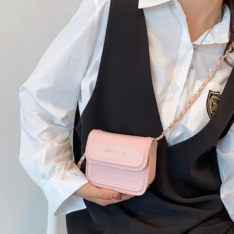 Fashion กระเป๋าสะพายข้างมินิมอล  แฟชั่น สายโซ่ หนัง PU พร้อมส่งจากไทย B-742