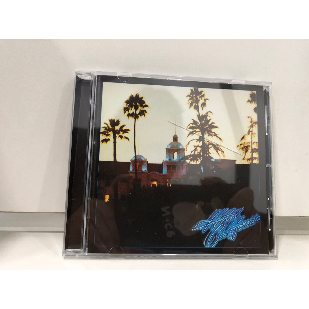 1 CD MUSIC  ซีดีเพลงสากล     EAGLES HOTEL CALIFORNIA    (D3D47)