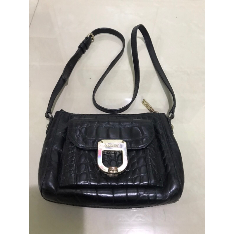 กระเป๋าสะพายDKNYมือสอง