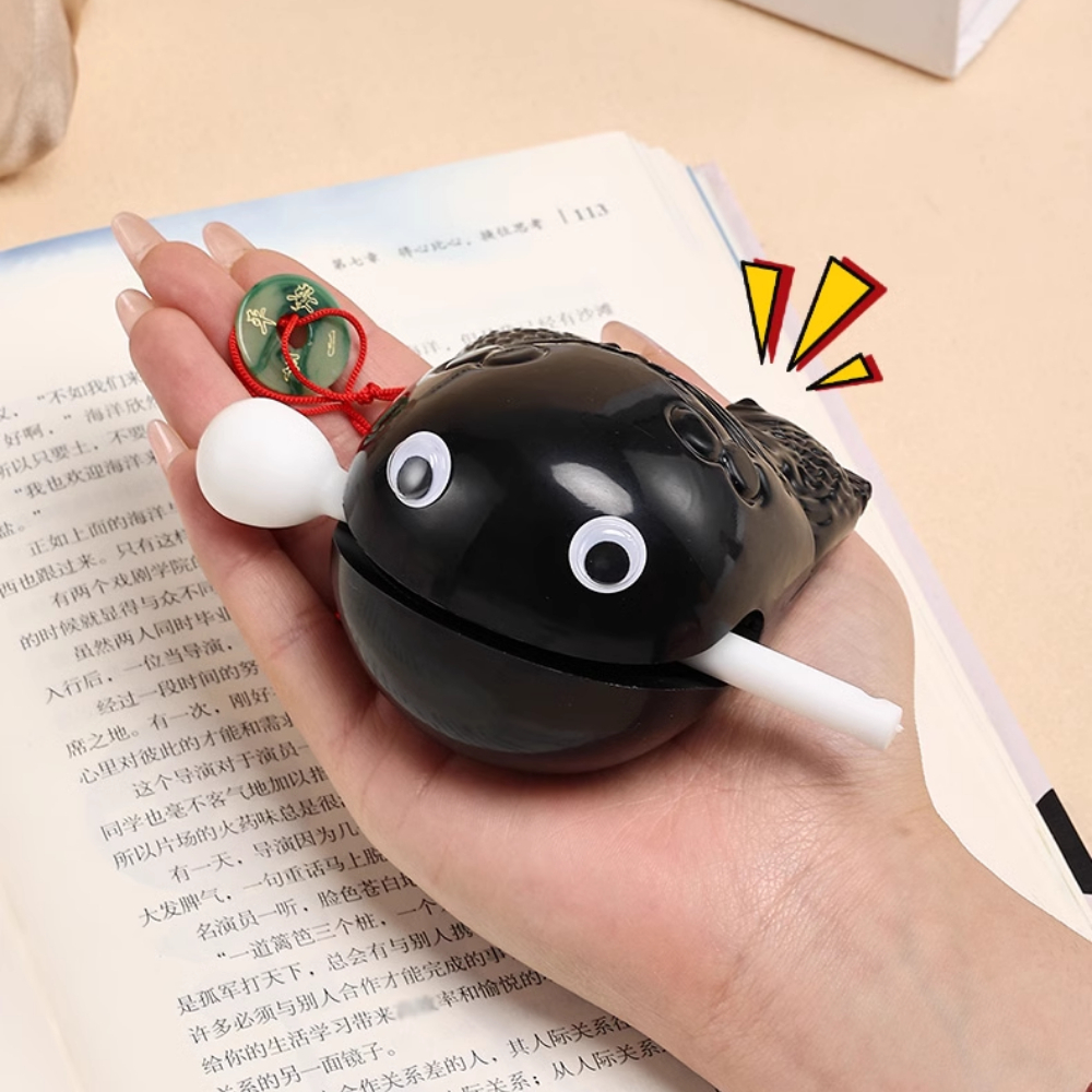 บั๊กฮื้อสวดมนต์ เคาะสวดมนต์จีน หลวงจีน สวดมนต์ พระจีน เคาะทำสมาธิ เครื่องเคาะเข้าจังหวะ เป็นพลาสติก ขนาด 3 นิ้ว มี 2 สี - รูปที่ 2