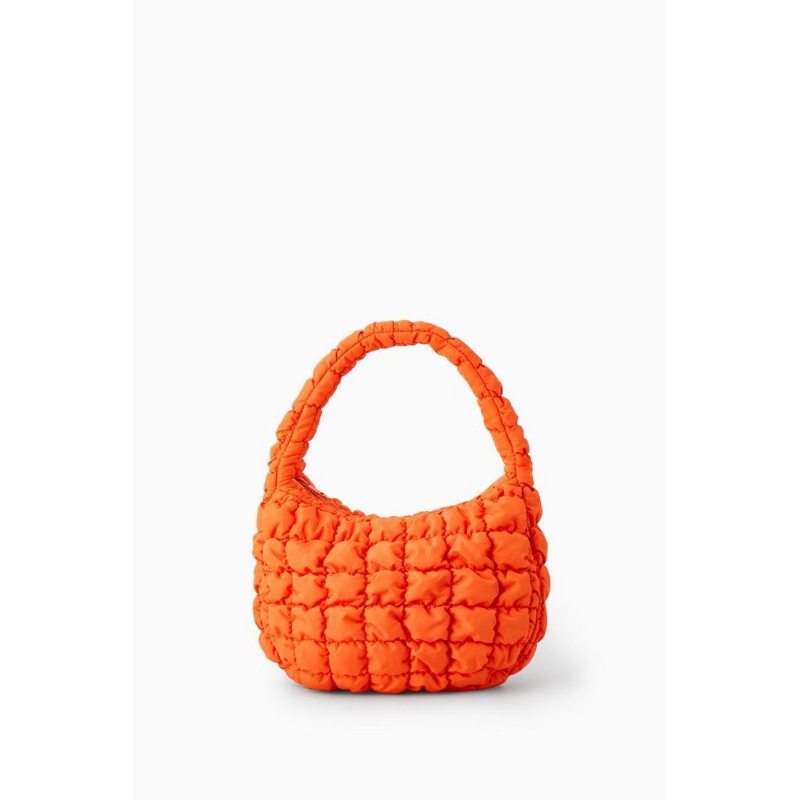 พร้อมส่ง กระเป๋า cos - quilted mini bag สีส้ม ของแท้