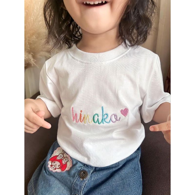 เสื้อยืดครอบครัว พ่อ แม่ลูก สีขาว ปักชื่อ ด้ายสี Rainbow ผ้า COTTON 100% เนื้อผ้าหนานุ่ม ไม่บาง - รูปที่ 2