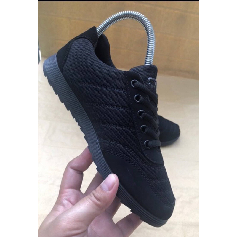 รองเท้าผ้าใบ สี ดำล้วน (Size37-41) มีหลายแบบ ลาย4แถบ