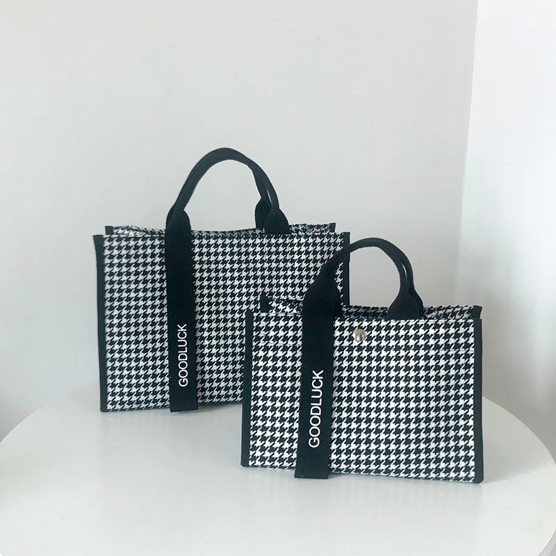Waris Bag กระเป๋าใส่Notebook14 นิ้วกระเป๋าผ้าผ้าตั้งเป็นทรงไม่ย้วย พร้อมสายสะพายยาว พร้อมส่งค่ะ ไม่มีดอกไม้แถมนะคะ
