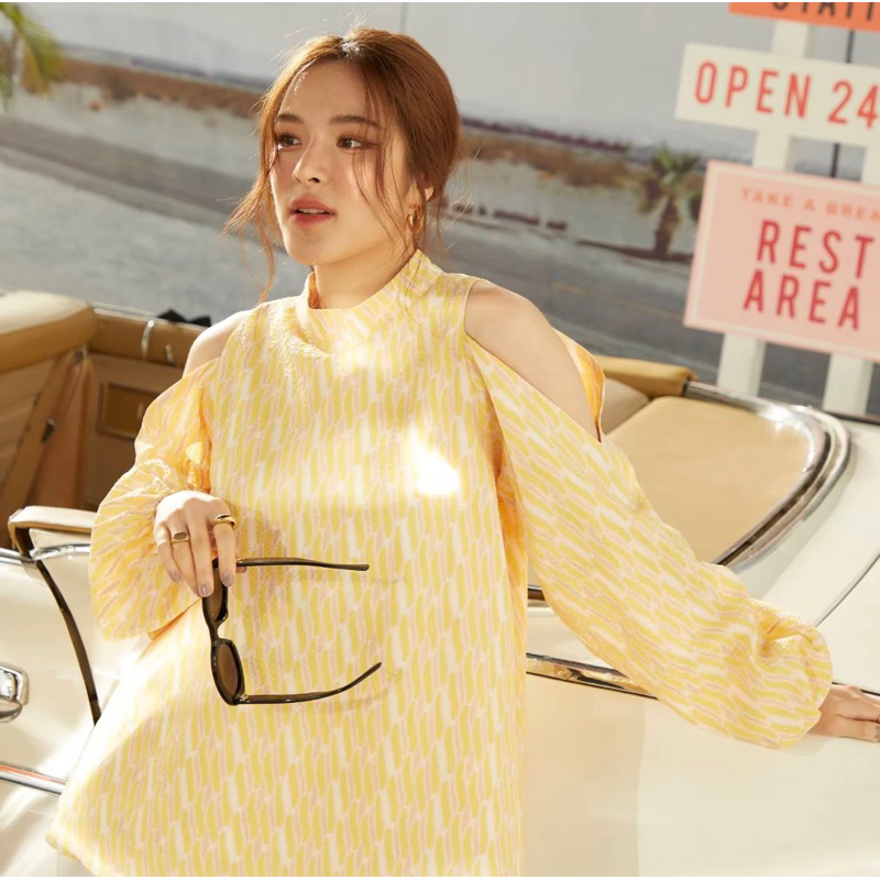 lookbooklookbook jessica top sunshine เสื้อเปิดไหล่ แขนยาว สีเหลือง