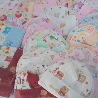 เซ็ตหมวก ถุงมือ ถุงเท้า 0-6 เดือน เซ็ตละ 22 บาท คละลาย