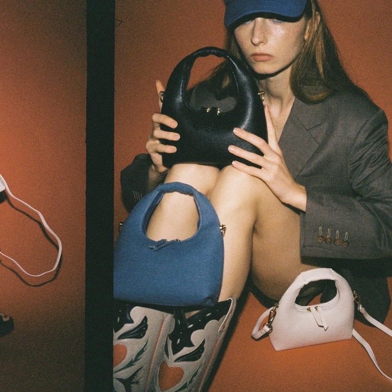 the July Mansion : กระเป๋าสี lemongrass พร้อมสายค่ะ