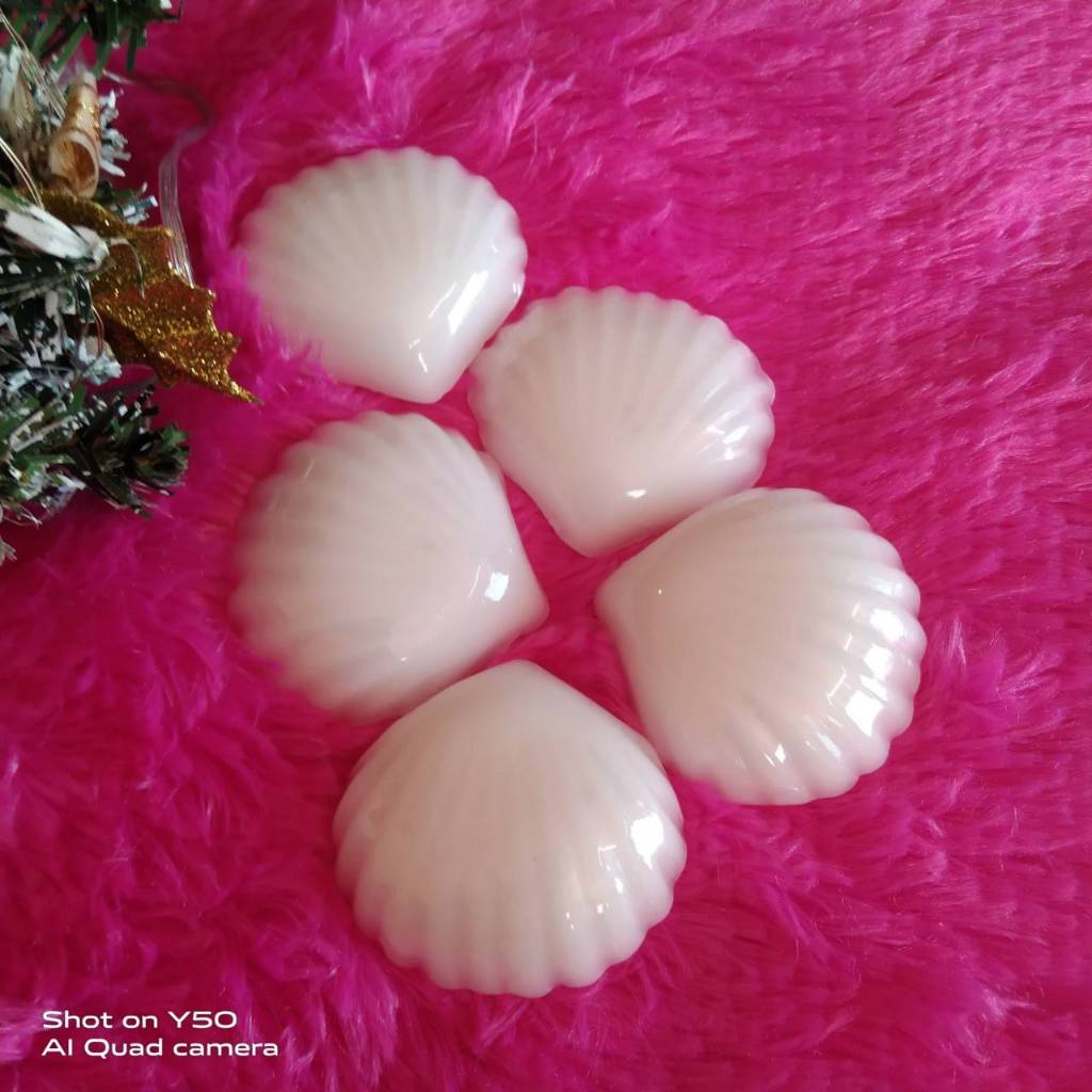 สบู่หอยขาวสีขาวตัวนี้ขายดีสุดนัมเบอร์วันเลยจ้าเพราะว่าจะทำให้หอยขาวหอยหอมเป็นตัวยอดฮิตตัวออริจินอลที่ทุกคนสามารถใช้ได้ตั
