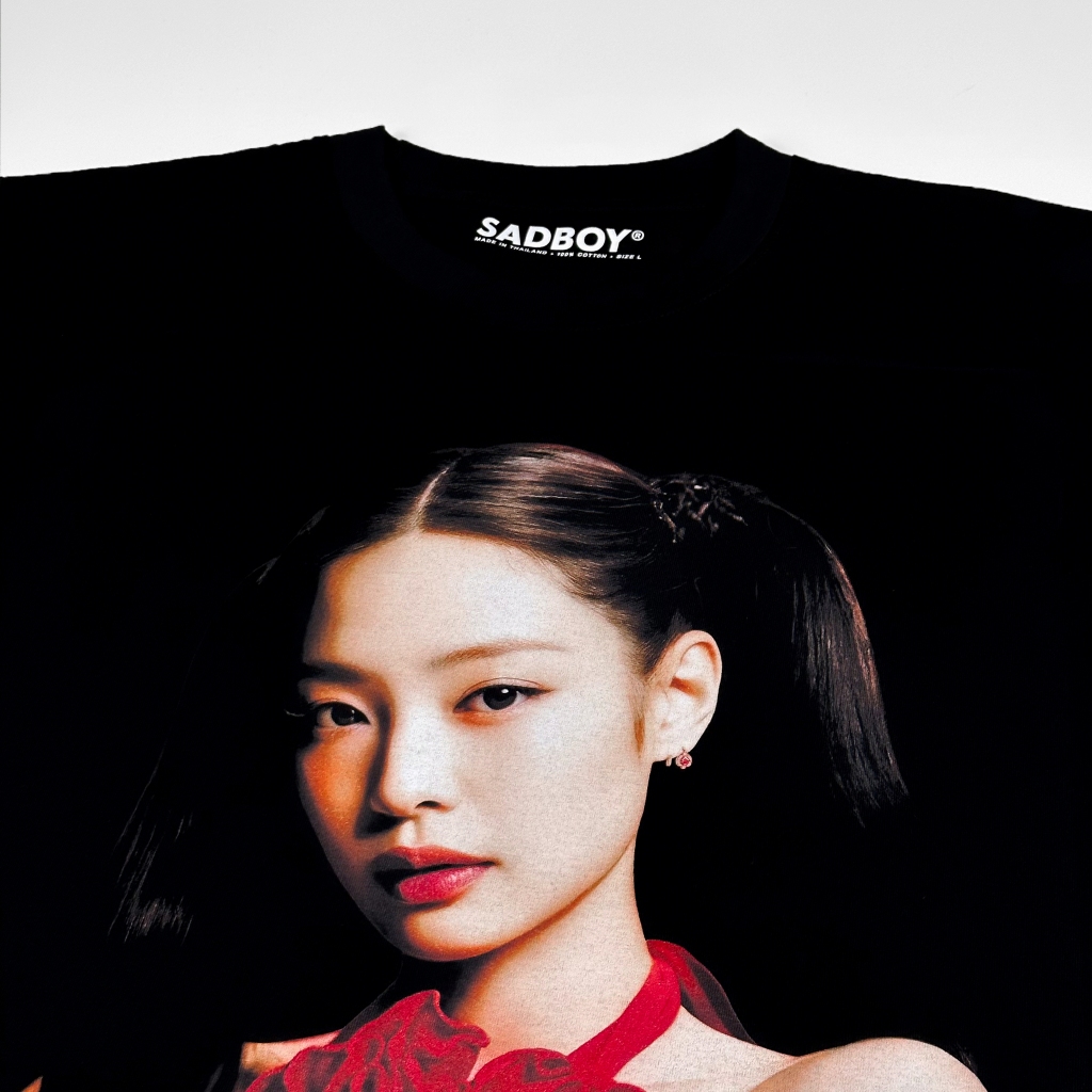 [ ส่งด่วน ] SADBOY® | Jennie Kim | 100% Organic Cotton ราคา ถูกที่สุด ดีลบีเคเค แกลเลอรีภาพที่ 2