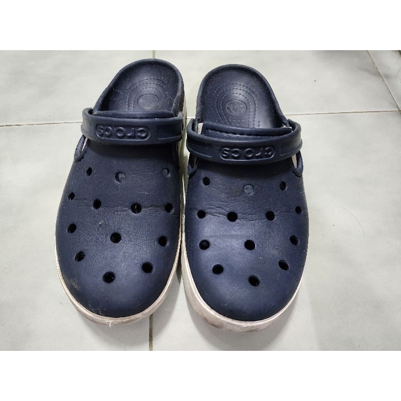 รองเท้า  crocs w7 m9