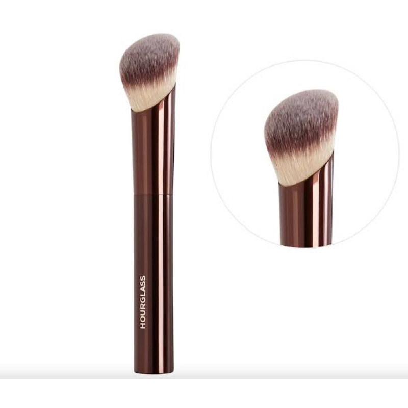 เหลือ 1,399-1,659 ฿ โค้ด [เก็บโค้ดหน้าร้าน] พร้อมส่ง HOURGLASS Ambient Soft Glow Foundation Brush ป้ายไทย