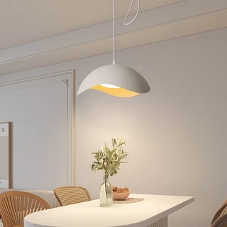 Ceiling lamp ร้านอาหารนอร์ดิกโคมระย้าที่ทันสมัยเรียบง่ายสร้างสรรค์จานบินโคมไฟเกาะออกแบบโต๊ะรับประทานอาหารบาร์คาเฟ่โคมไฟ