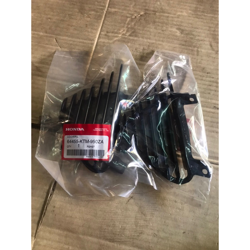 คลีบบังลมระบายอากาศwave 125i/125sไฟเลี้ยวบังลม สีดำด้าน แท้เบิกศูนย์คู่ละ