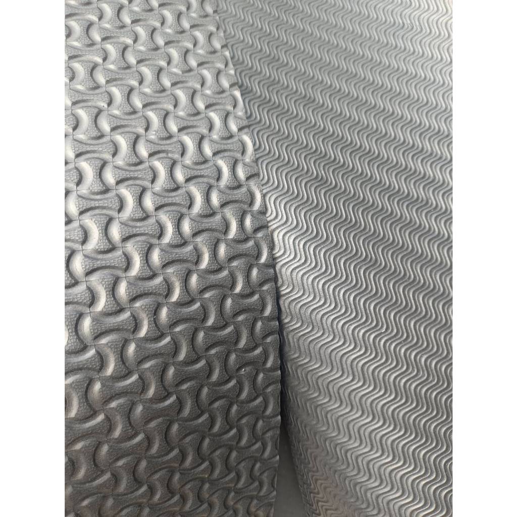 แผ่นยางปูพื้นกันกระแทกสีดำลาย