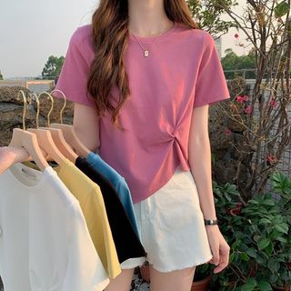 เสื้อยืดครอปแฟชั่นสไตล์เกาหลี คอกลมแขนสั้น ผ้านิ่ม ใส่แล้วดูแพง เพิ่มดีเทลเก๋ๆที่ปลายเสื้อ พร้อมส่ง สั่งเผื่อไซสด้วยจ้าา