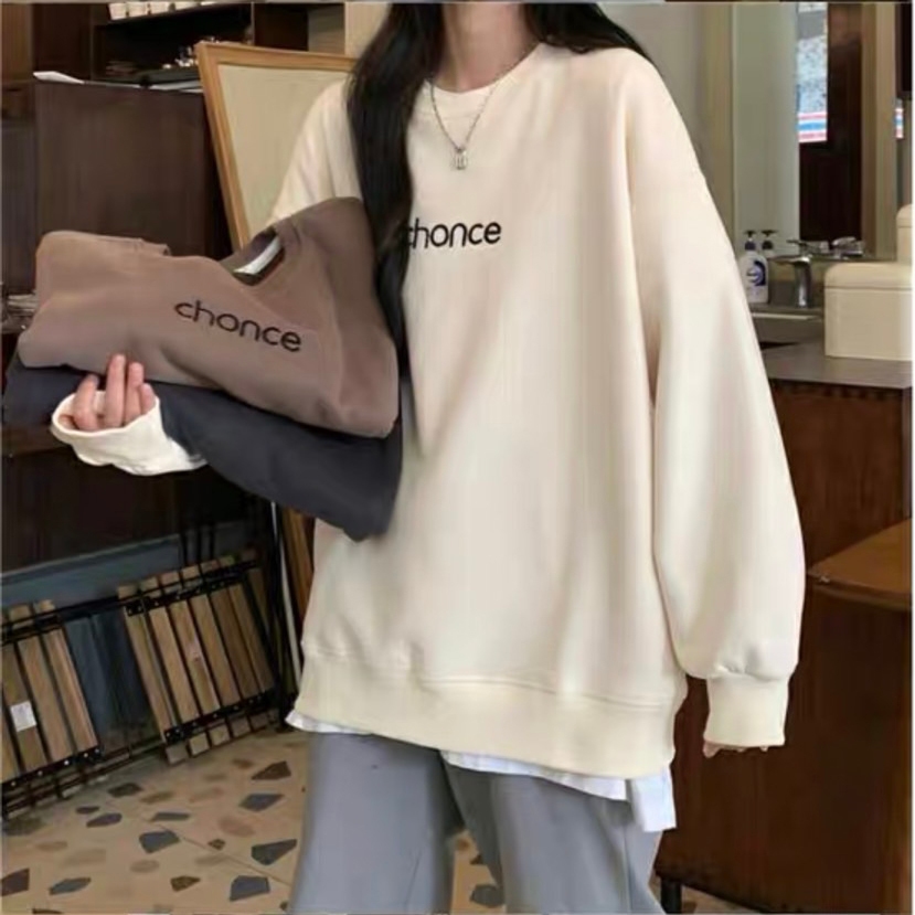 เสื้อคอกรม เสื้อสวมหัวคอกลมคู่วัยรุ่น พิมพ์ลายตัวอักษรสีทึบเรียบง่ายมีชีวิตชีวาหลวม เสื้อสเวตเตอร์ พร้อมส่ง