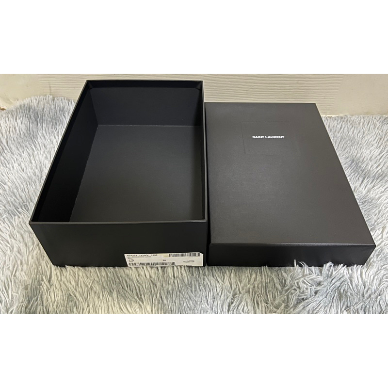 กล่องรองเท้าSAINT LAURENT/YSLมือสองของแท้