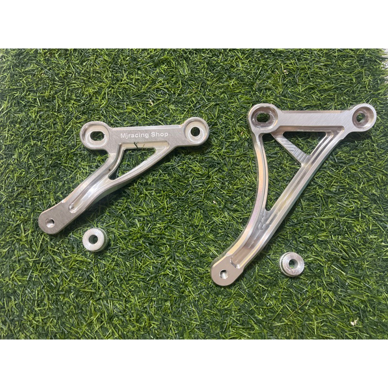 ขาจับท่อไอเสีย งานอัลลอย CNC สำรับรถรุ่น Nsr proarm Rrw Fsx มีทั้งแบบทรงท่อพักเท้าเดิม และทรงท่อกระด