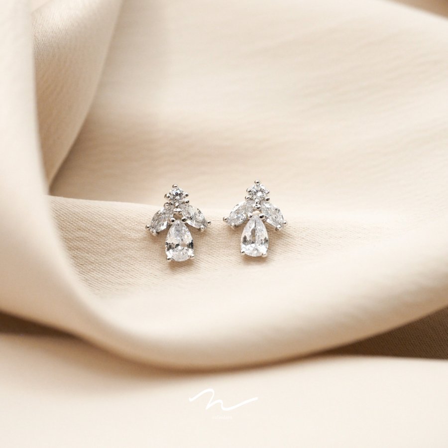 Nalindara - Angel diamond earrings💫