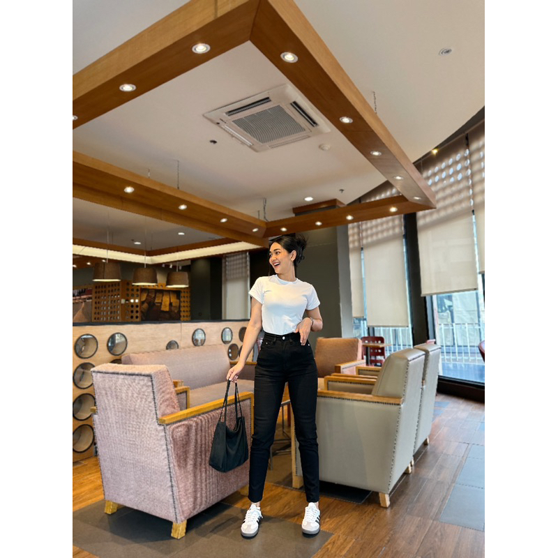 ยีนส์WANWI รหัสW01 กางเกงยีนส์ทรงบอยสลิมเอวสูงสีดำผ้ายืด