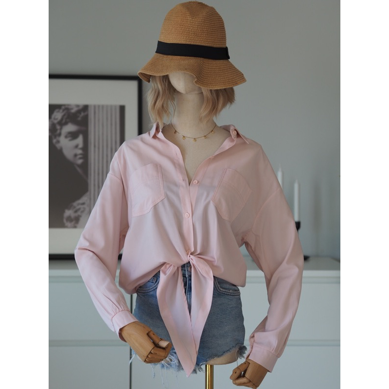 เสื้อเชิ้ตสีชมพูอ่อนมือสอง สภาพดี รูปถ่ายจากสินค้าจริงA73