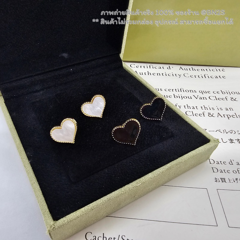 V C & A Heart Earring ต่างหูรูปหัวใจ ขอบอะไหล่ทอง มีด้านในสีขาว ดำ งานน่ารัก สไตล์เกาหลี