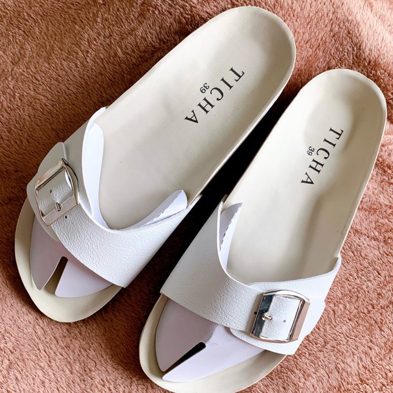 รองเท้าแตะ TICHA สีครีม
