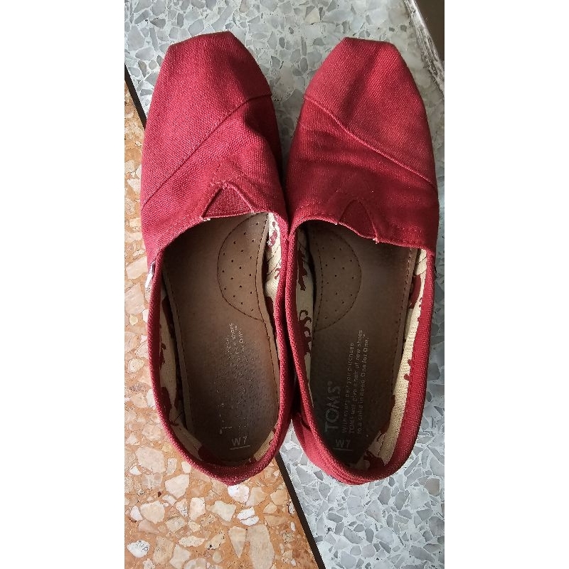 TOMS มือสอง สีแดง w7