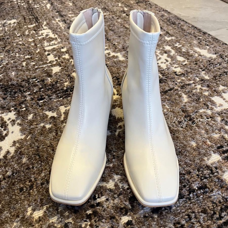 Crazy Snow บูทสั้นส้นเตี้ย ไม่บุขน รุ่น Camille Boots