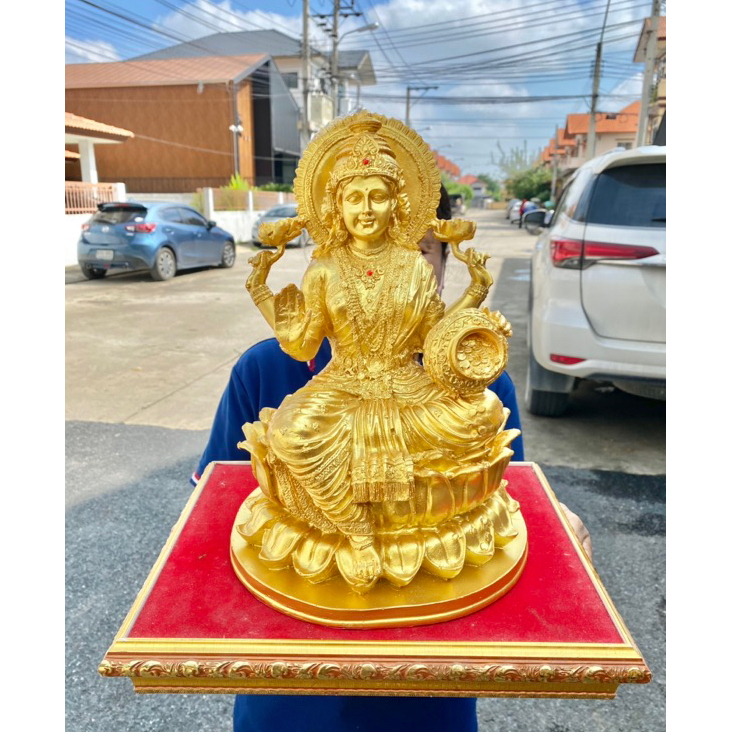 พระเเม่ลักษมี กว้าง9นิ้ว สูง12นิ้ว องค์สีทอง