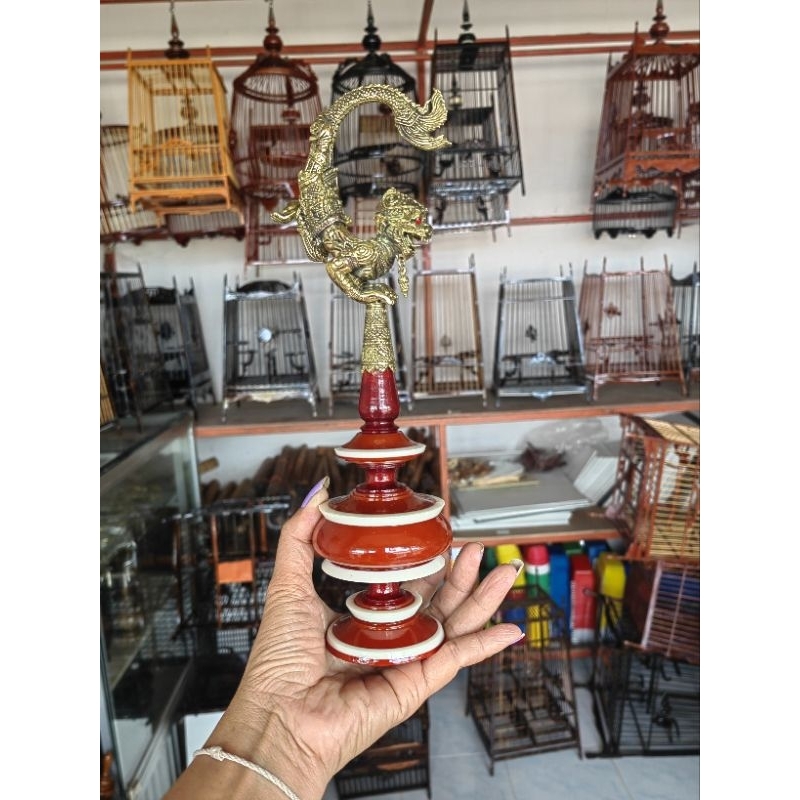 หัวกรงเรซิ่นแดงรัดขาวพร้อมตะขอมัจฉานุ งานสวย เหมาะสำหรับกรง 13-17 ซีค่ะ